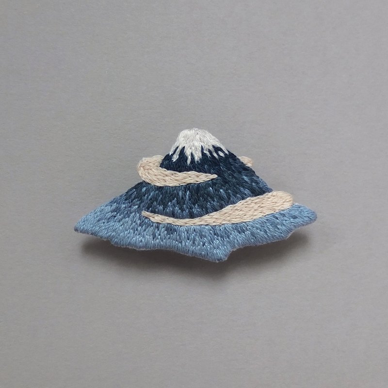 小騙子/閉眼踏前/富士山(低氣壓)－別針 - 胸針 - 繡線 藍色