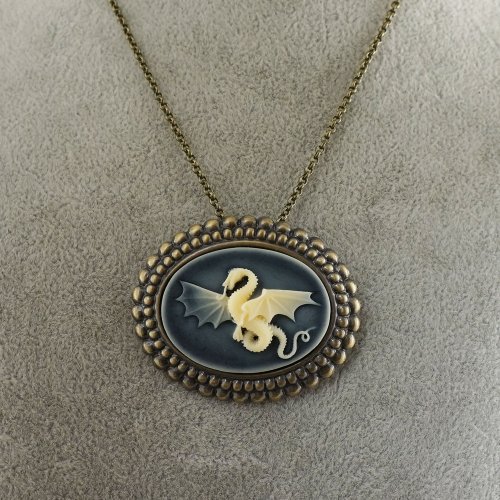 アイボリーオンブラックドラゴンカメオピンブローチとペンダント