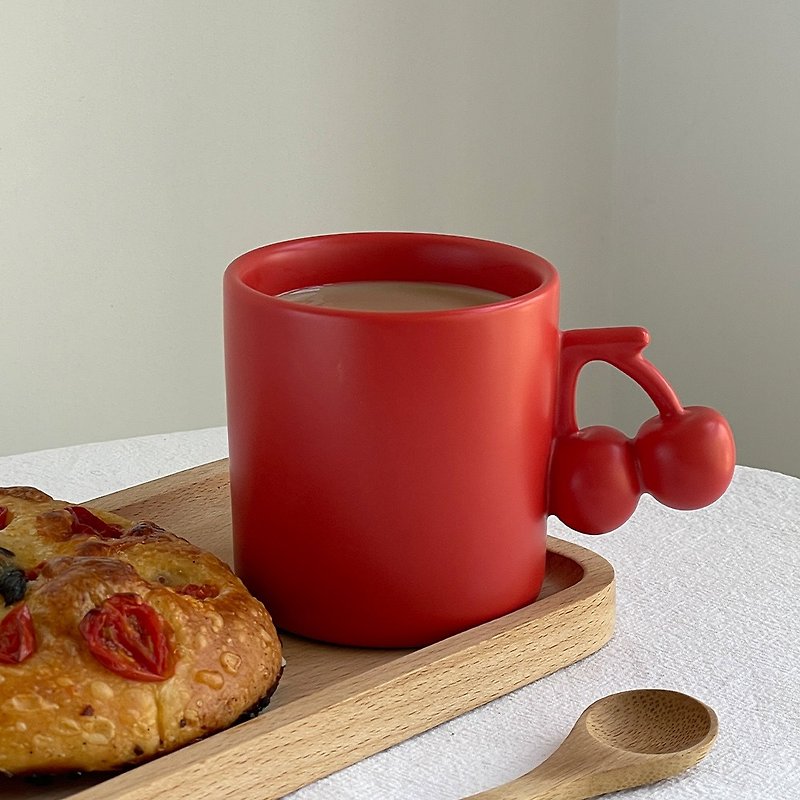 Stan&Co 手工咖啡杯250ml 可愛櫻桃手柄陶瓷馬克杯 情侶對杯 - 咖啡杯/馬克杯 - 瓷 紅色
