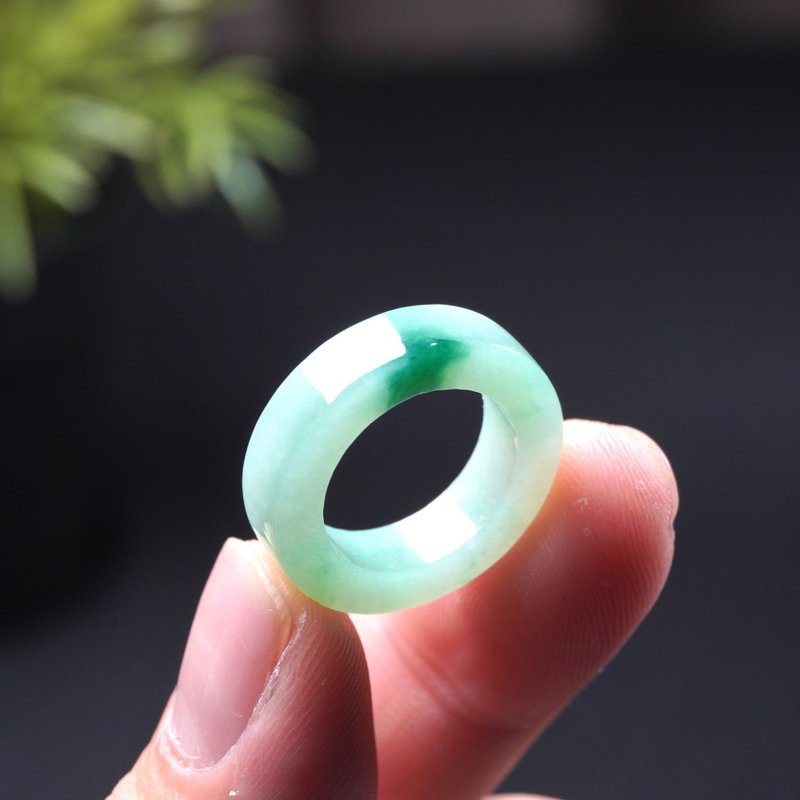 飄綠花翡翠角戒戒指戒圈 | 國際10圍 | 天然緬甸玉翡翠A貨 | 送禮 - 戒指 - 玉石 綠色