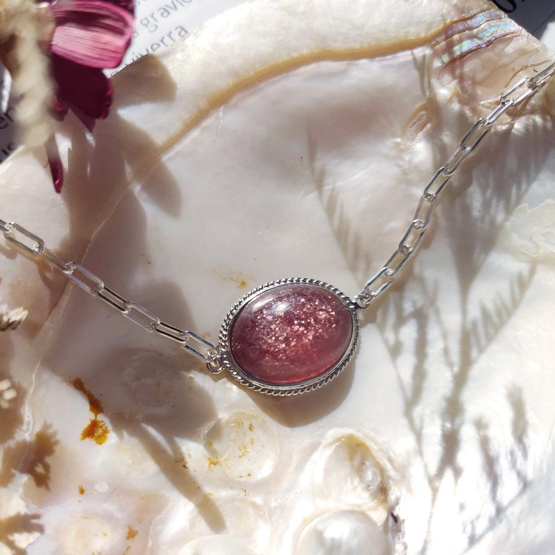 Gu Pan Shining 925 Silver Natural Star Strawberry Crystal Bracelet Crystal Bracelet - สร้อยข้อมือ - คริสตัล สีแดง