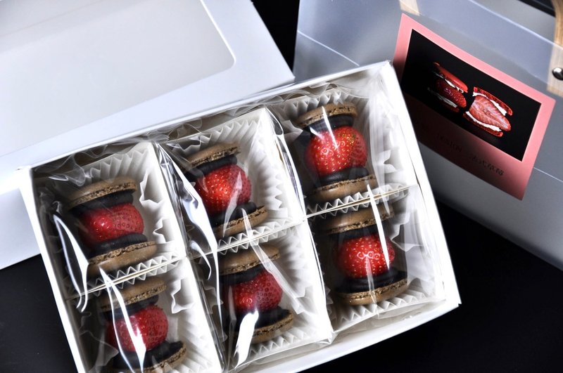 Micha French Dessert/Valrhona Chocolate Strawberry Macaron/Box of 6 - เค้กและของหวาน - วัสดุอื่นๆ สีนำ้ตาล