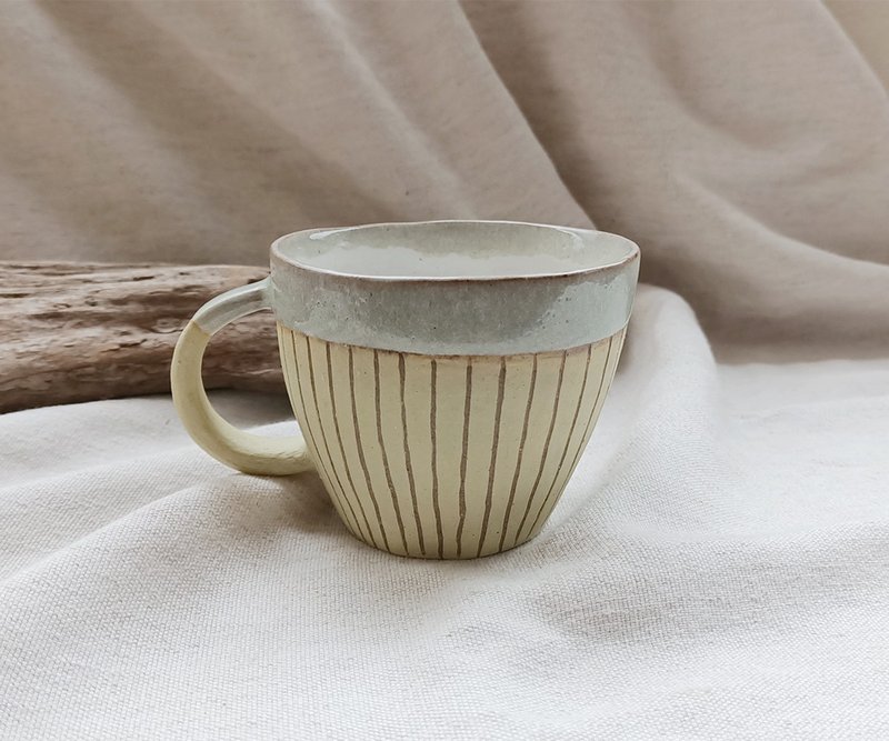 Engraved coffee cup yellow - แก้วมัค/แก้วกาแฟ - ดินเผา สีเหลือง