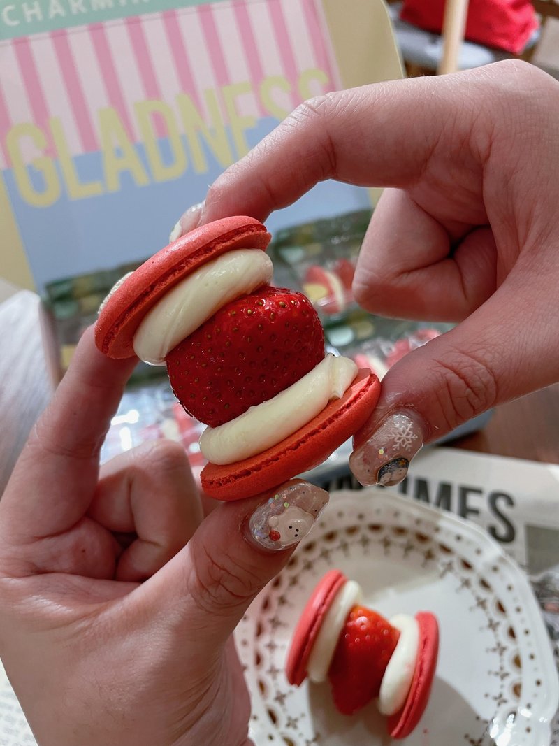 77cake Strawberry Macaron 6-piece gift box 2 pieces free shipping - เค้กและของหวาน - อาหารสด สีแดง