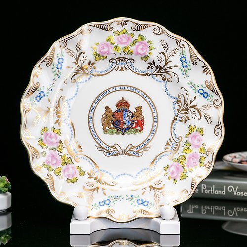 擎上閣裝飾藝術 英國製Royal Crown Derby女王1995生日紀念奢華限量骨瓷盤裝飾盤