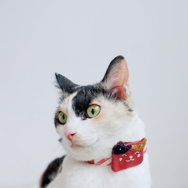 TRAVELING  - Calico Cat face mini pocket with bluetooth tracker cat collar - ปลอกคอ - ผ้าฝ้าย/ผ้าลินิน สีแดง