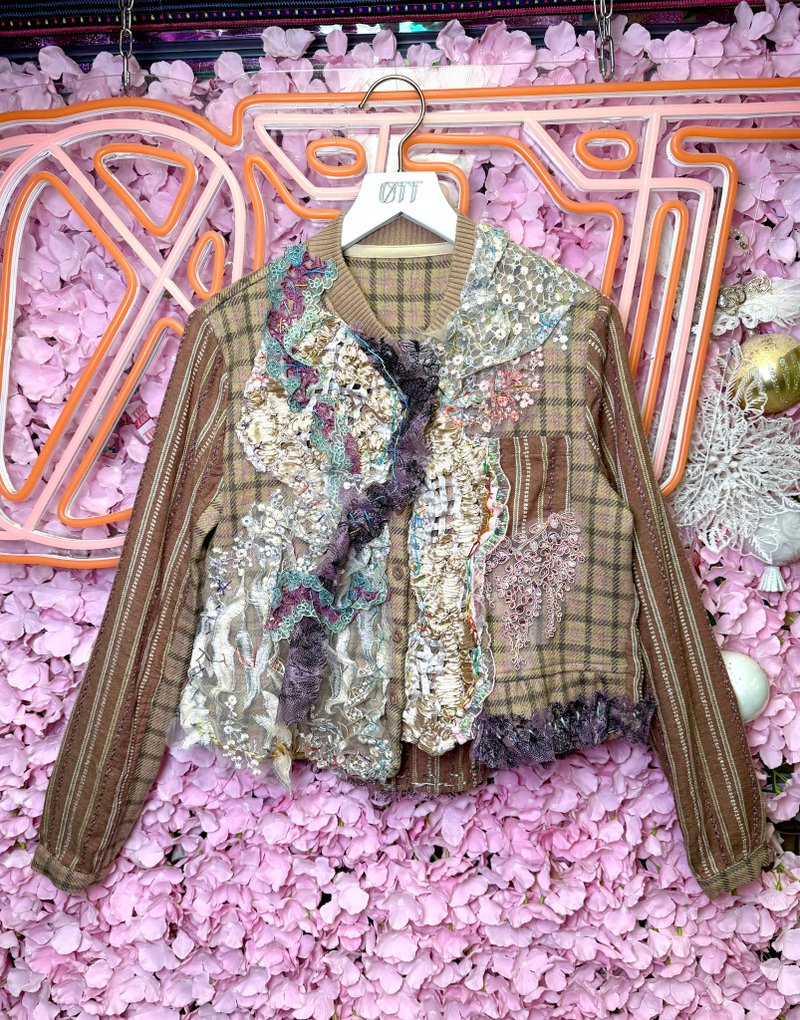 OTT獨一無二•Unique日系重工刺繡蕾絲絲帶繡杏粉色格仔外套 - 女大衣/外套 - 羊毛 卡其色