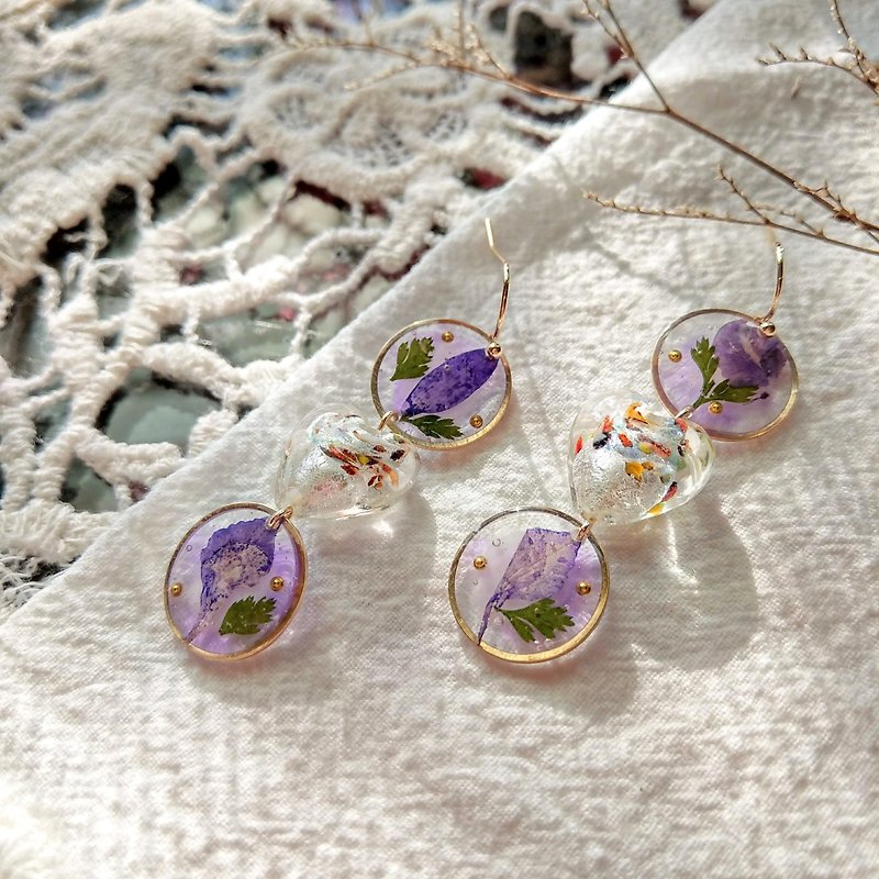 [Limited] Circles and hearts intertwined dry flower dangle earrings can be changed into clips - Earrings & Clip-ons - Resin Purple