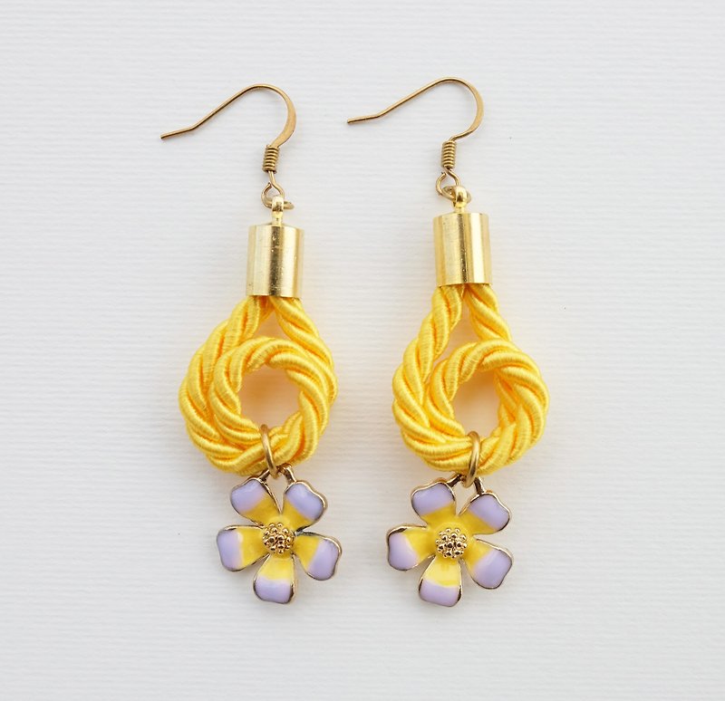 Yellow knotted rope and flower charms earrings - 耳環/耳夾 - 其他材質 黃色