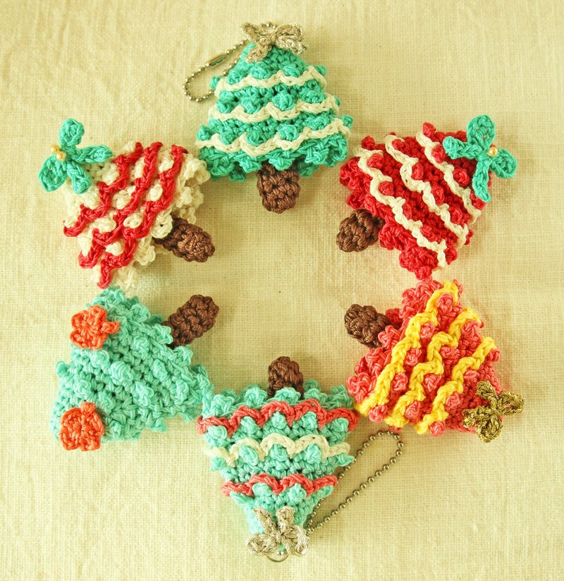 Use small Christmas tree triple crochet strap / Pendant / brooch Christmas gift Christmas gift exchange - ของวางตกแต่ง - ผ้าฝ้าย/ผ้าลินิน สีแดง