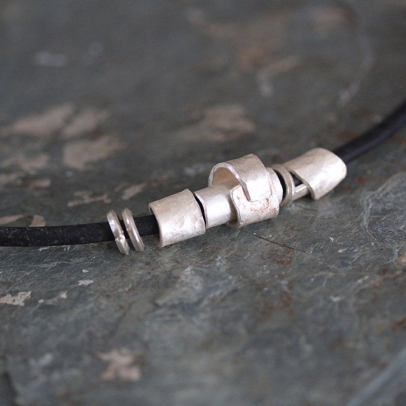Leather necklace with 5 silver beads (N0098) - 項鍊 - 銀 銀色