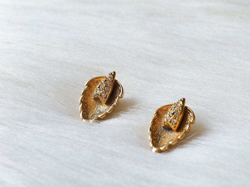 Spring romantic love fallen leaves antique jewelry ear pin jewelry earrings piercing earrings - ต่างหู - โลหะ สีทอง