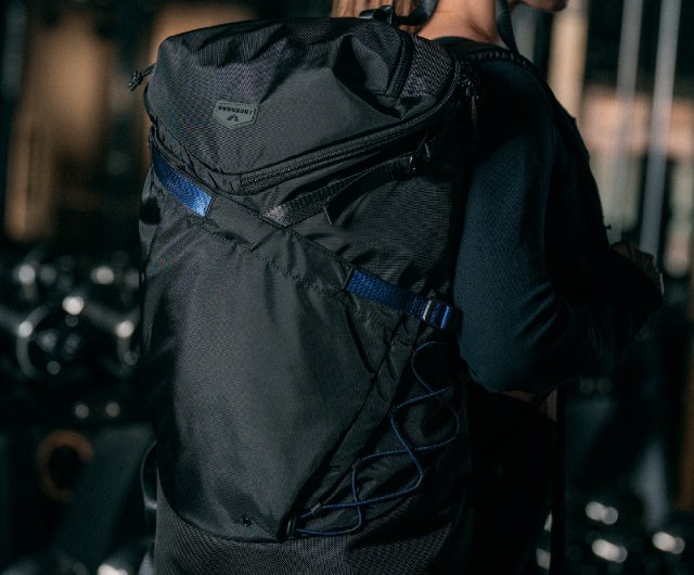 Doughnut dynamic outlet backpack