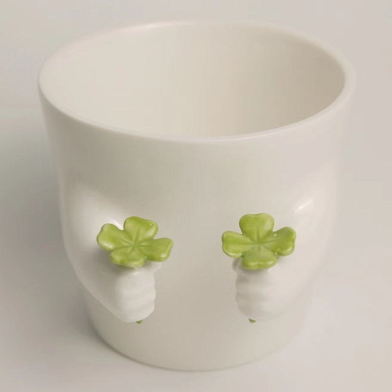 Hand-in-Hand Cup Series-Hand Grass Cup-Limited Handmade Ceramic Cup - แก้ว - เครื่องลายคราม ขาว