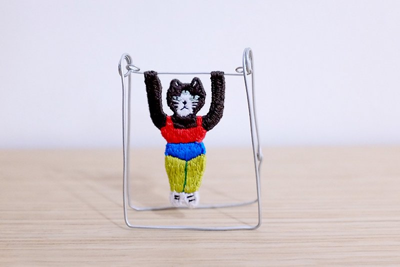 Gymnastics Little Prince & Friends Dabo nostalgic toy/pin - Brooches - Thread Multicolor