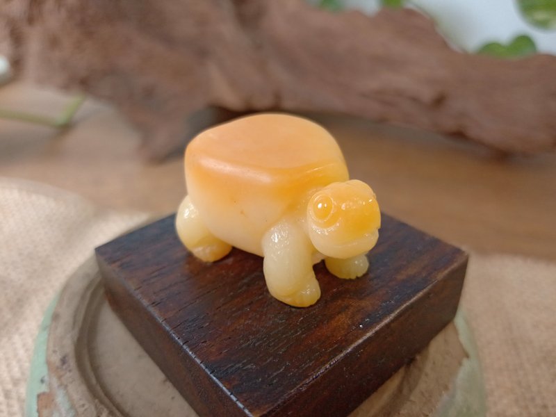 雕件 逗樂動物-玉米龜 新疆金絲玉 - 擺飾/家飾品 - 玉石 黃色