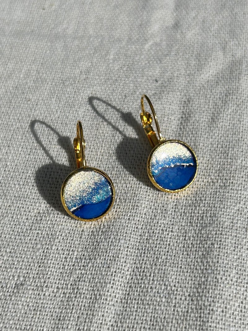 獨家手繪 藍色耳環 星夜下的海 流光金沙 耳勾 - 耳環/耳夾/耳骨夾 - 銅/黃銅 藍色