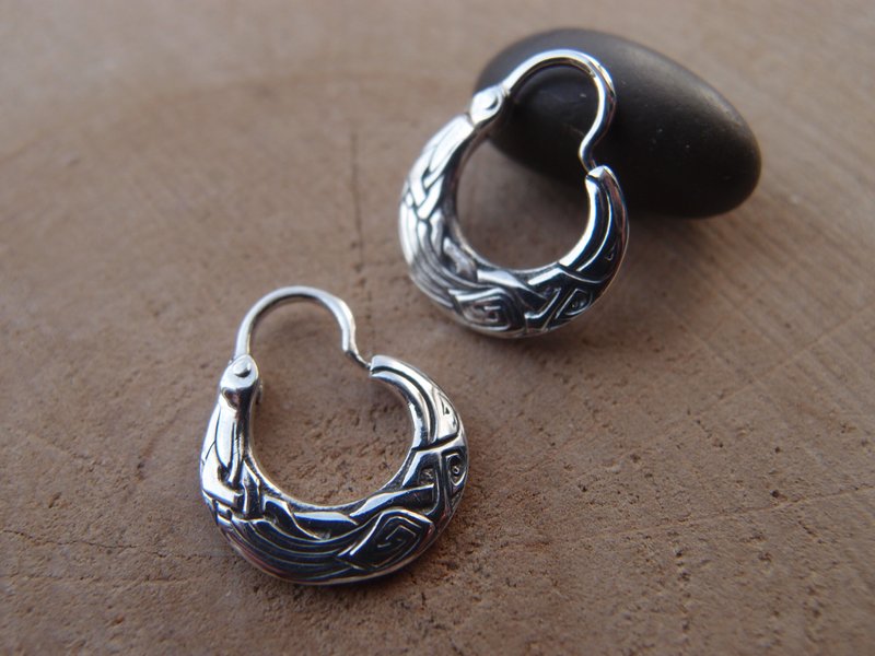 Odin Raven Viking hoop earrings Sterling silver unisex hoop earrings Handmade - 耳環/耳夾/耳骨夾 - 純銀 銀色