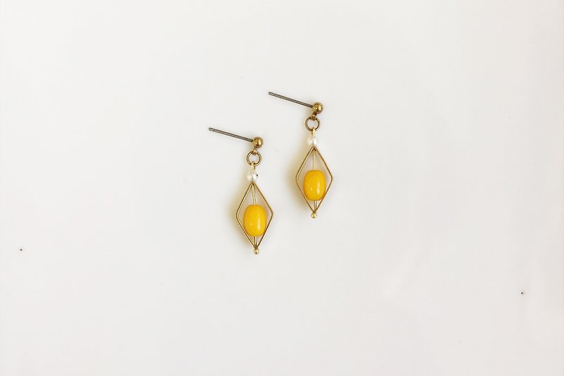 Non-sweet brass brass earrings - ต่างหู - โลหะ สีเหลือง