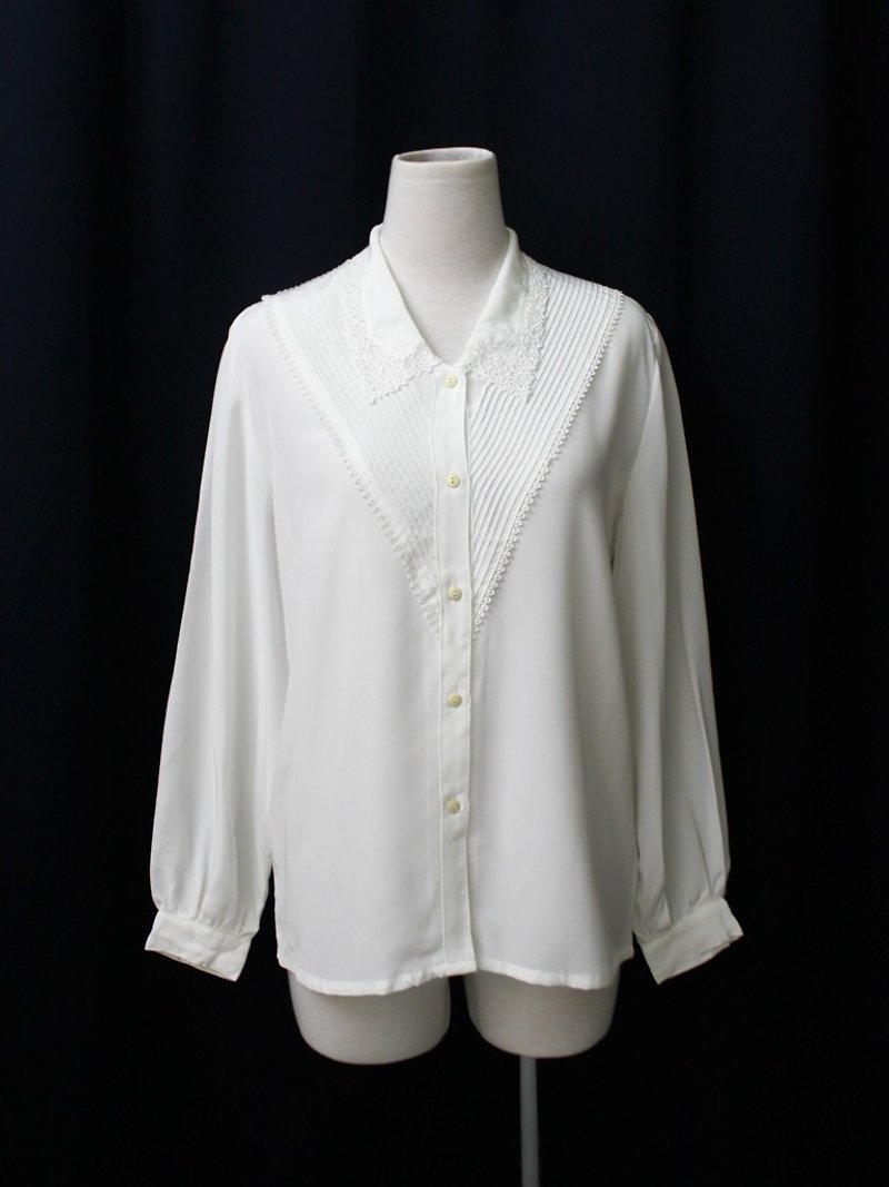 【RE0916T212】 early autumn elegant retro lace lap V hundred fold white ancient shirt - Women's Shirts - Polyester White