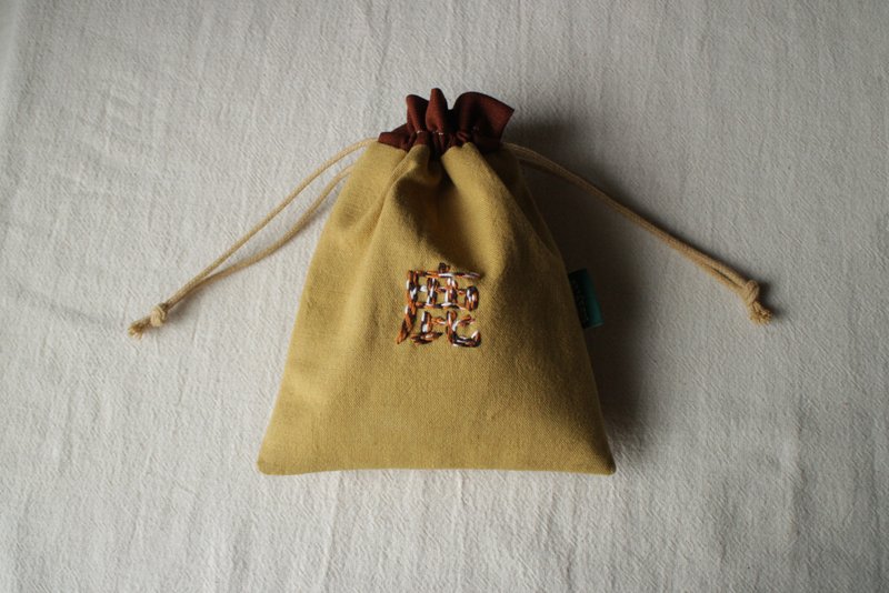 手工刺繡文字束口袋 / 鹿 - 化妝包/收納袋 - 棉．麻 咖啡色