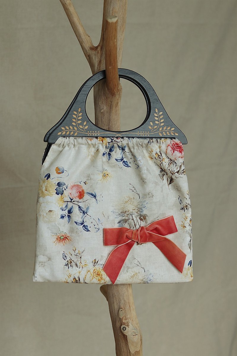 Gentle flower wooden handle bag - Handbags & Totes - Other Materials 
