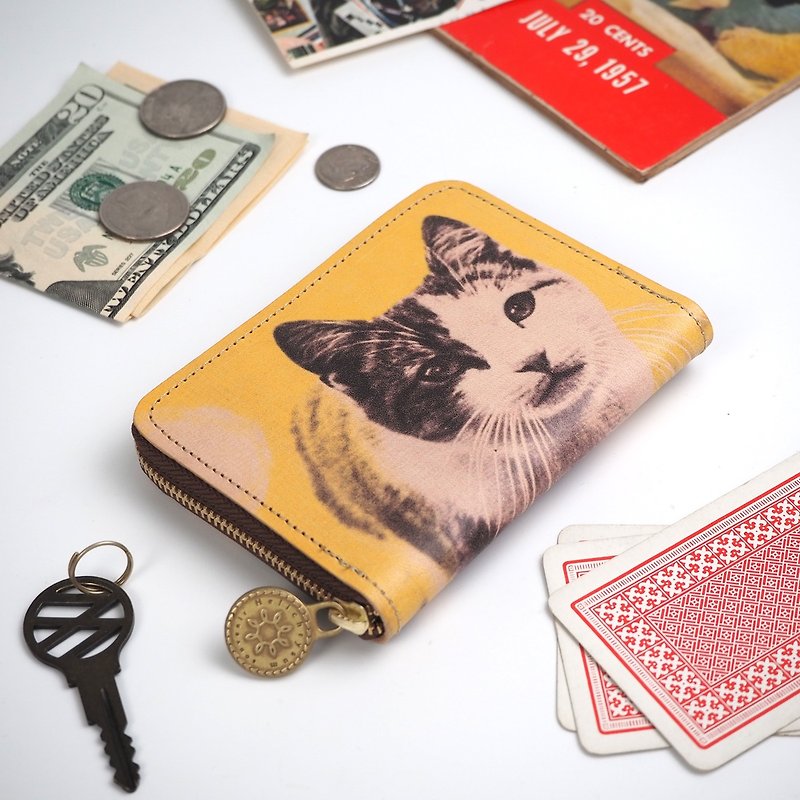 Round zipper compact wallet / cat / VINTAGE SELECTION - กระเป๋าสตางค์ - หนังแท้ สีเหลือง