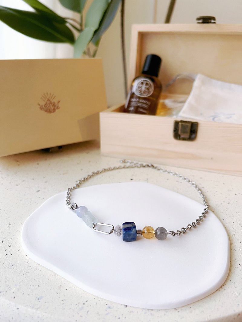 Gongming gift box - สร้อยคอทรง Collar - คริสตัล หลากหลายสี