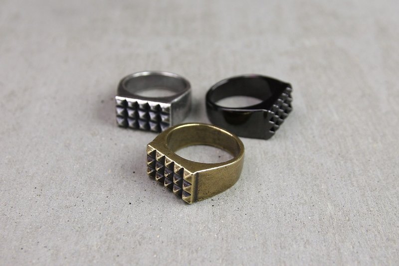 [METALIZE] "Punk Rivet" Rivet Ring (Three Colors) - แหวนทั่วไป - โลหะ 