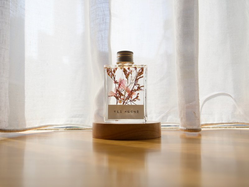 Slick freesia essential oil diffuser bottle - น้ำหอม - พืช/ดอกไม้ สึชมพู