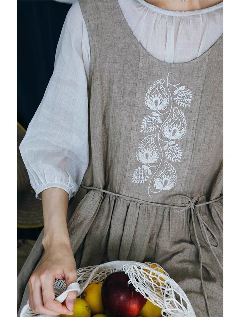 Wu Yingye Forget-me-not Retro Hand-embroidered Round Neck Vest Dress Yarn-dyed Linen Sleeveless Swing Dress - ชุดเดรส - ผ้าฝ้าย/ผ้าลินิน 