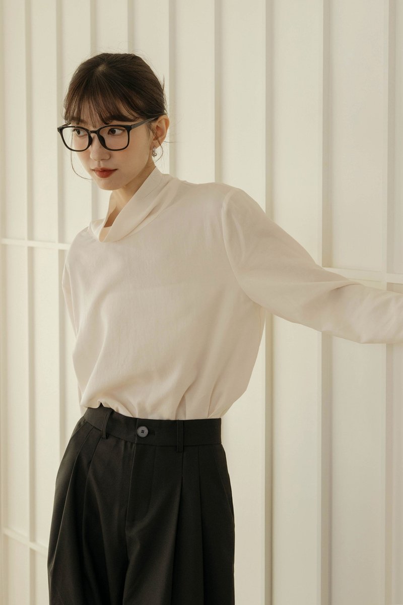 垂領柔膚後排扣襯衫(淺杏) - 女襯衫 - 棉．麻 白色