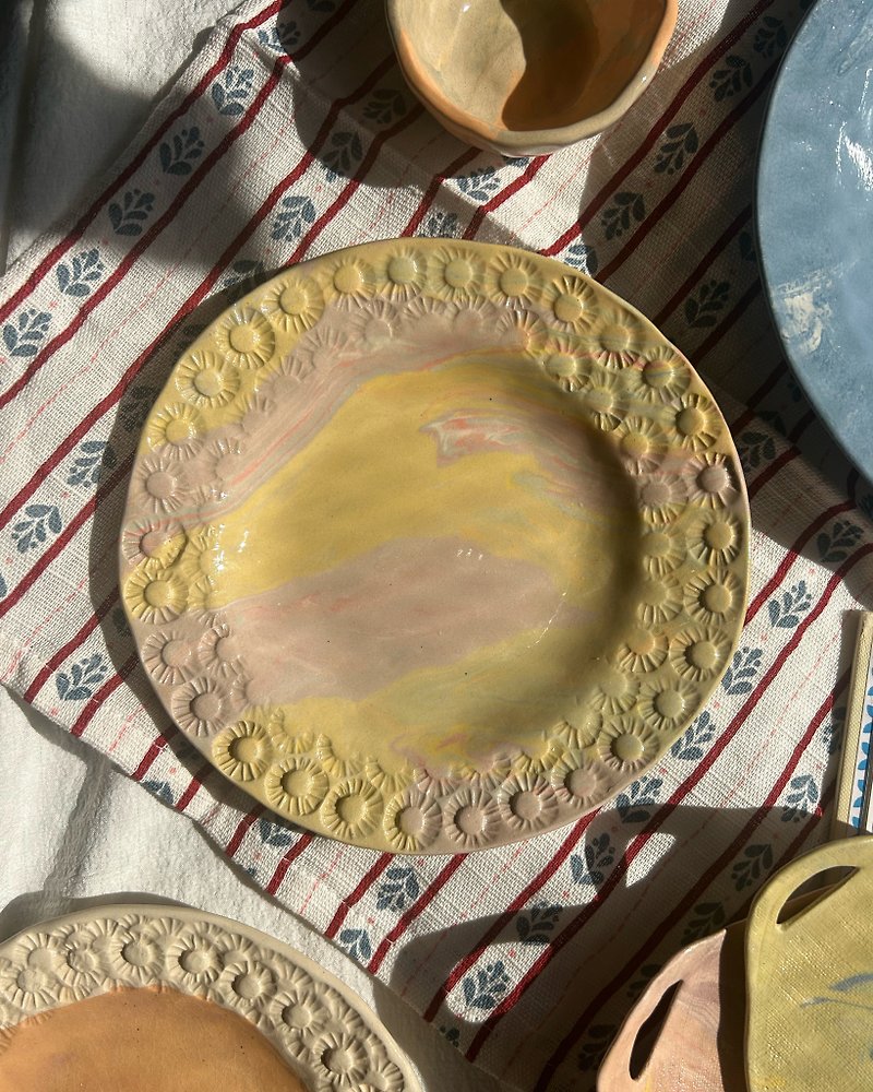 Hand Built Plate | Sunflower stamp | Ceramic Handmade | Tableware - เซรามิก - ดินเผา สีเหลือง