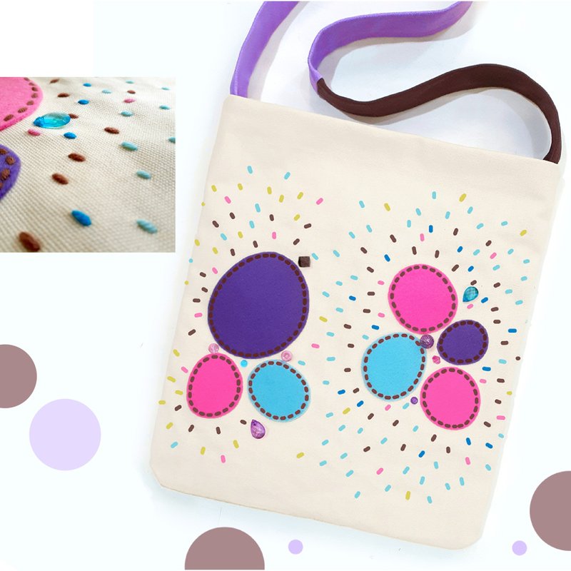 12x14 inch tote. Fun and original with hand-stitched design with felt and beads - 手提包/手提袋 - 其他材質 