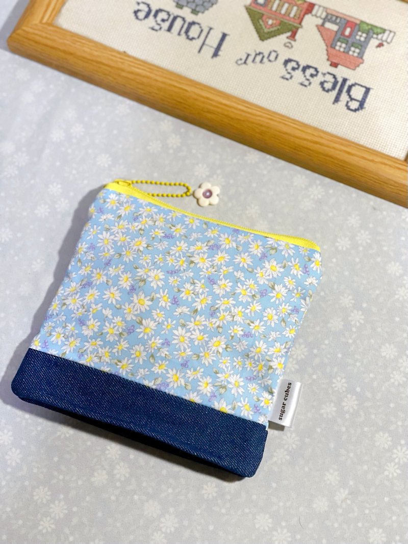 Blue daisy - 化妝袋/收納袋 - 棉．麻 
