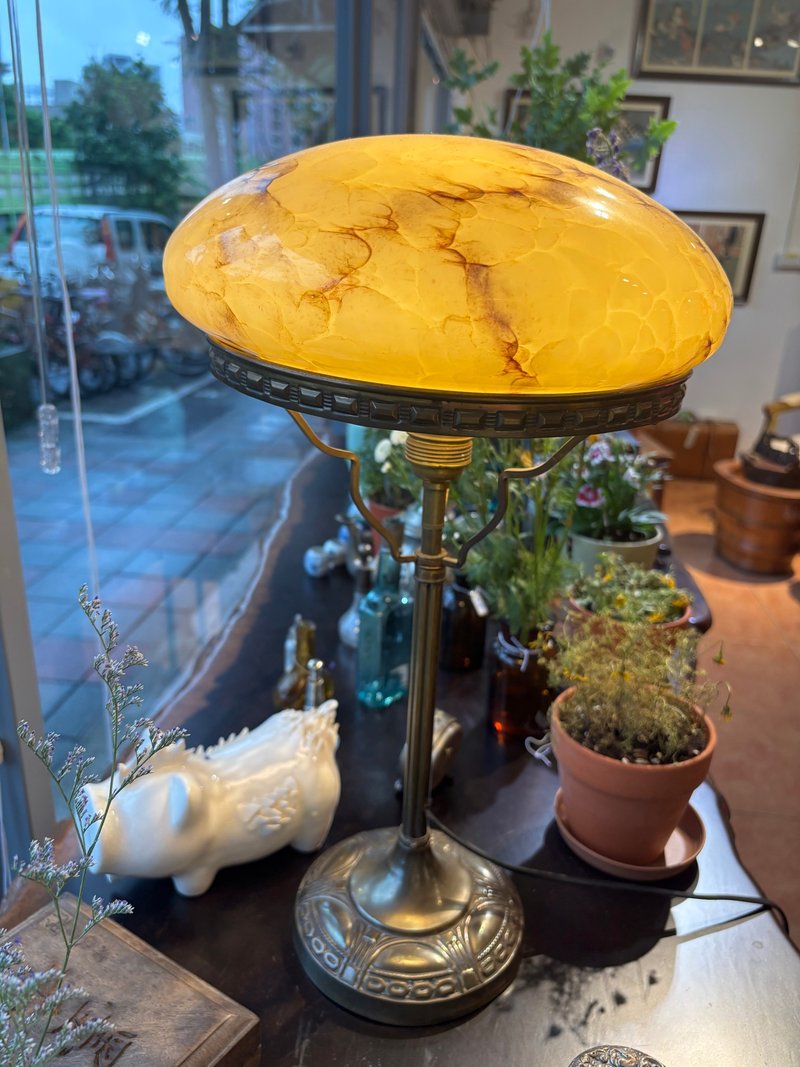 復古雲石紋玻璃枱燈   1920s 老件  暖光氣氛燈 - 燈具/燈飾 - 其他金屬 金色