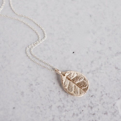 Feijoa leaf necklace (small) [P076SV]