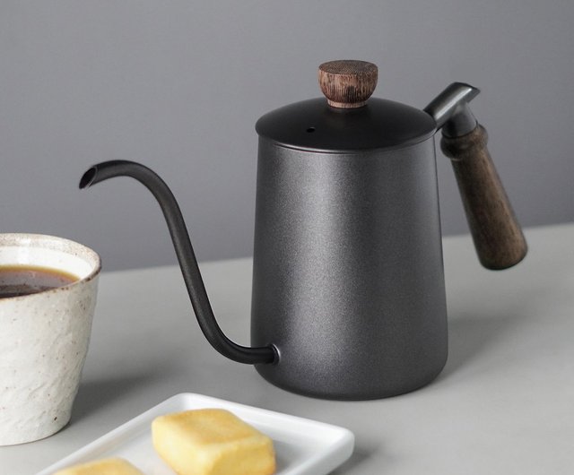 独特な細口下向き圧力注ぎ口｜ドライバー徳川オリジナル木製細口ケトル