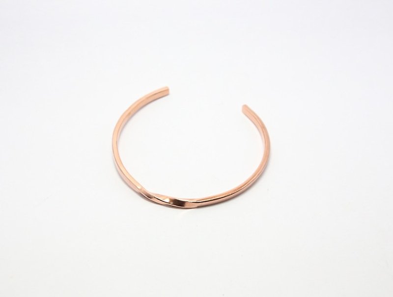 Ni.kou red copper twist bracelet - สร้อยข้อมือ - โลหะ 
