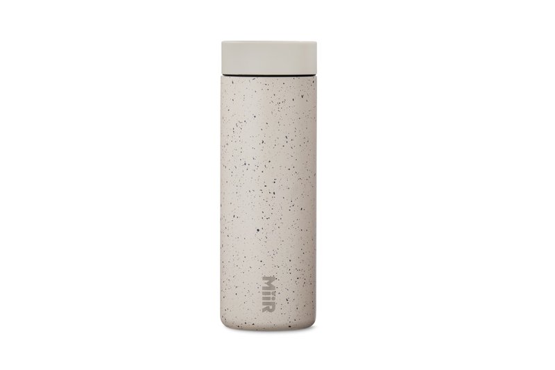 MiiR Vacuum-Insulated(stays hot/cold) 360 Traveler 16oz/473ml Desert Tan Speckle - กระบอกน้ำร้อน - สแตนเลส สีกากี