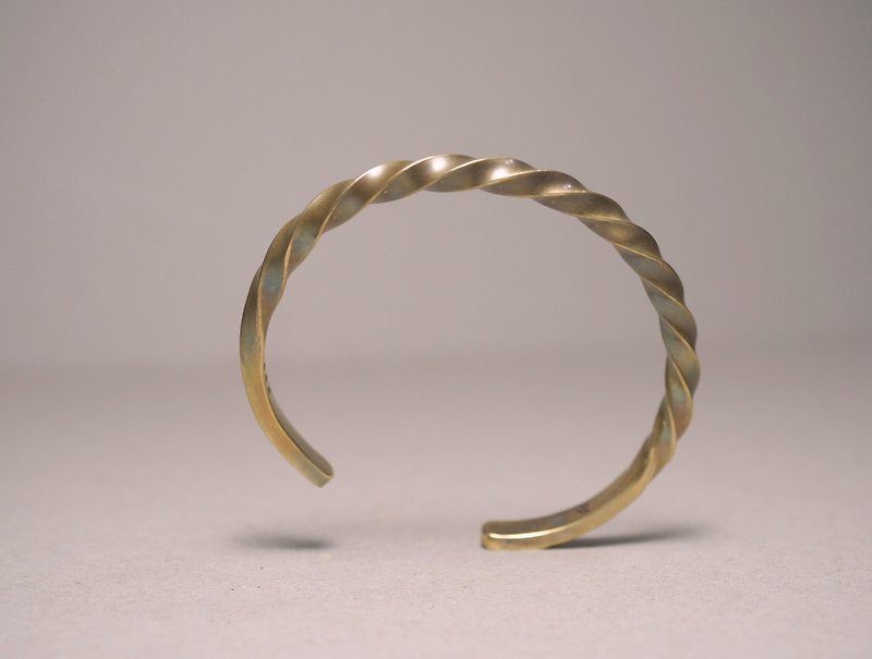 Simple spiral Bronze bracelet concise_ spiral cuff bracelet - สร้อยข้อมือ - โลหะ สีกากี