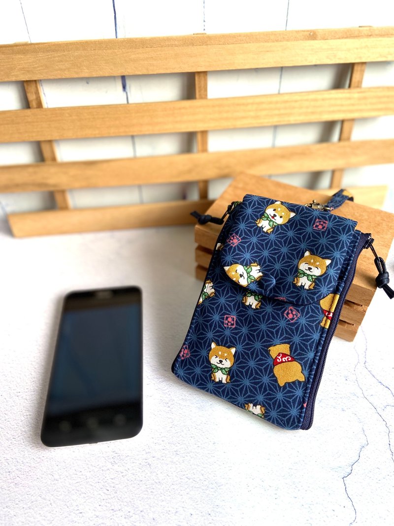 Shiba Inu cell phone storage bag-comes with a wrist strap (an adjustable Wax rope strap can be purchased) - กระเป๋าแมสเซนเจอร์ - ผ้าฝ้าย/ผ้าลินิน 