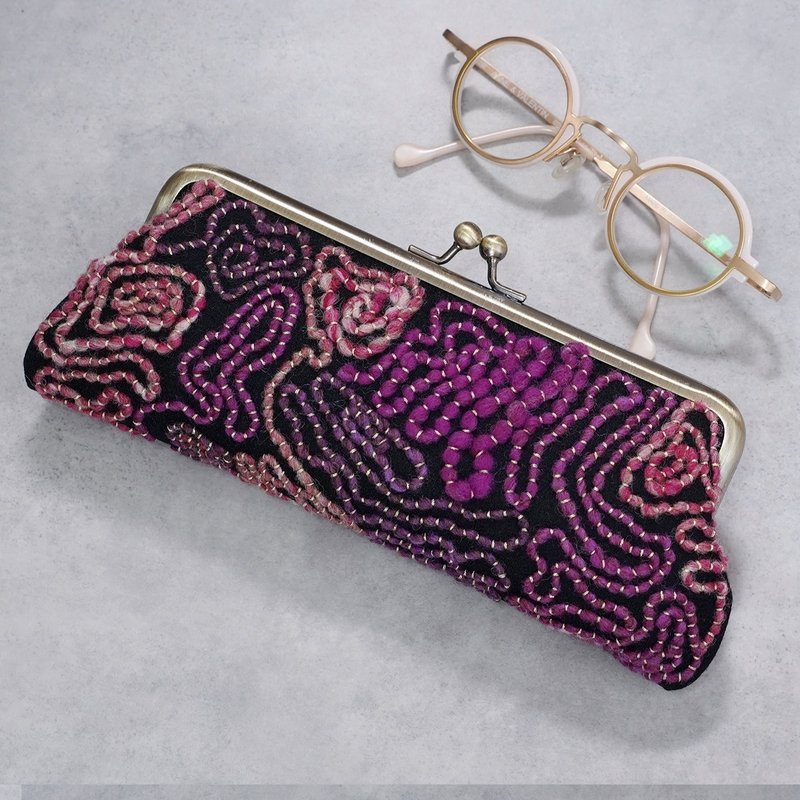 がま口ペン・眼鏡ケース No.2 煙モチーフ ビーズ刺繍 両面刺繍 日本製 手作り ギフト ピンク×黒 ウール製 一点物 - 眼鏡盒/眼鏡布 - 羊毛 粉紅色