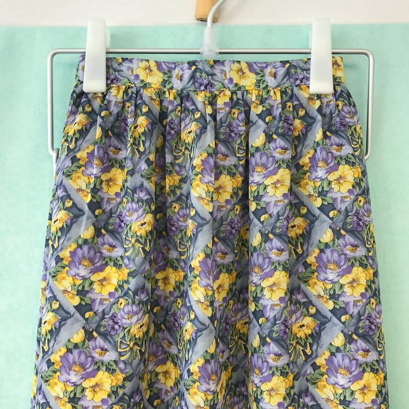 Skirt / Violet and Yellow Checkered Floral Full Skirt - กระโปรง - เส้นใยสังเคราะห์ สีม่วง