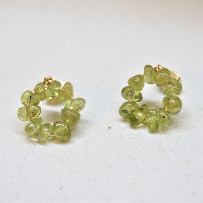  << 幸運花圈 - 橄欖石 >> 天然石耳針 耳環 - 耳環/耳夾 - 半寶石 綠色