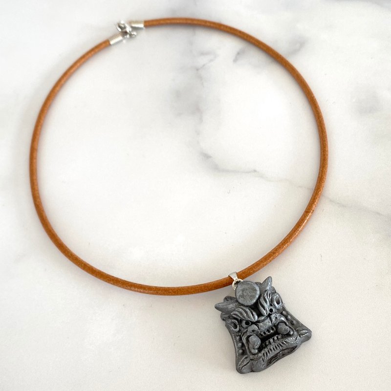 Oni necklace, black and silver . Exquisite workmanship. Natural leather strap. - สร้อยคอ - ดินเผา 