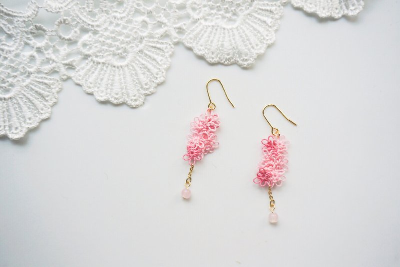 傳統手工梭織蕾絲耳環 - 粉紅。針式/夾式 - 耳環/耳夾 - 棉．麻 粉紅色