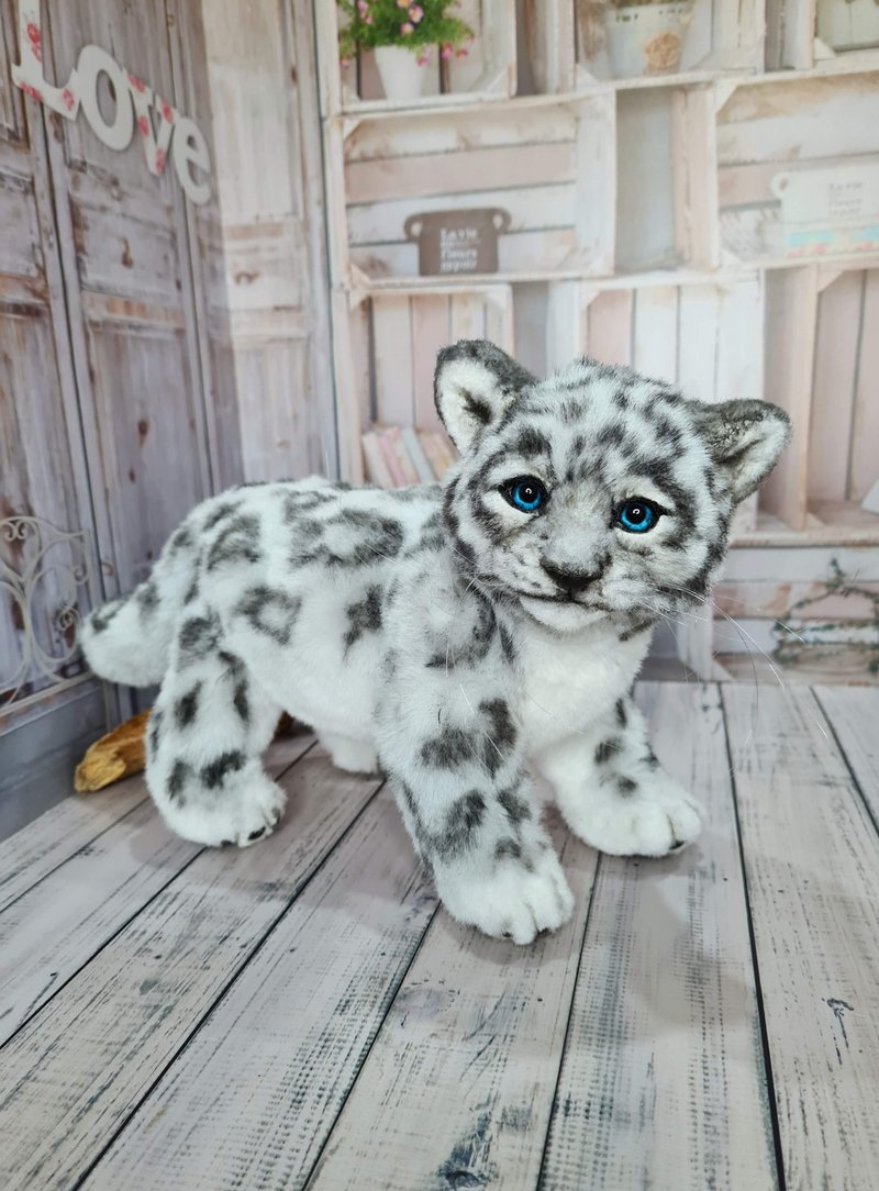 Realistic snow leopard gift. Plush leopard toy. Realistic toy - Stuffed Dolls & Figurines - Other Materials White