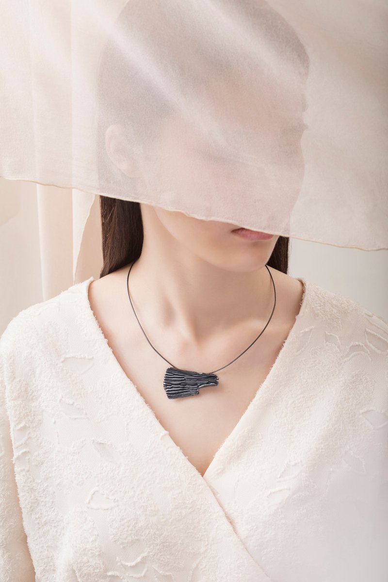 Calligraphy 墨摺 飛展項鍊 Oxidized Silver Necklace - 手鍊/手環 - 純銀 黑色