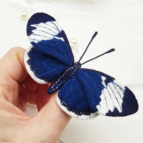 FlyFlyCreations PDF Blue butterfly Embroidery pattern Stumpwork technique tutorial